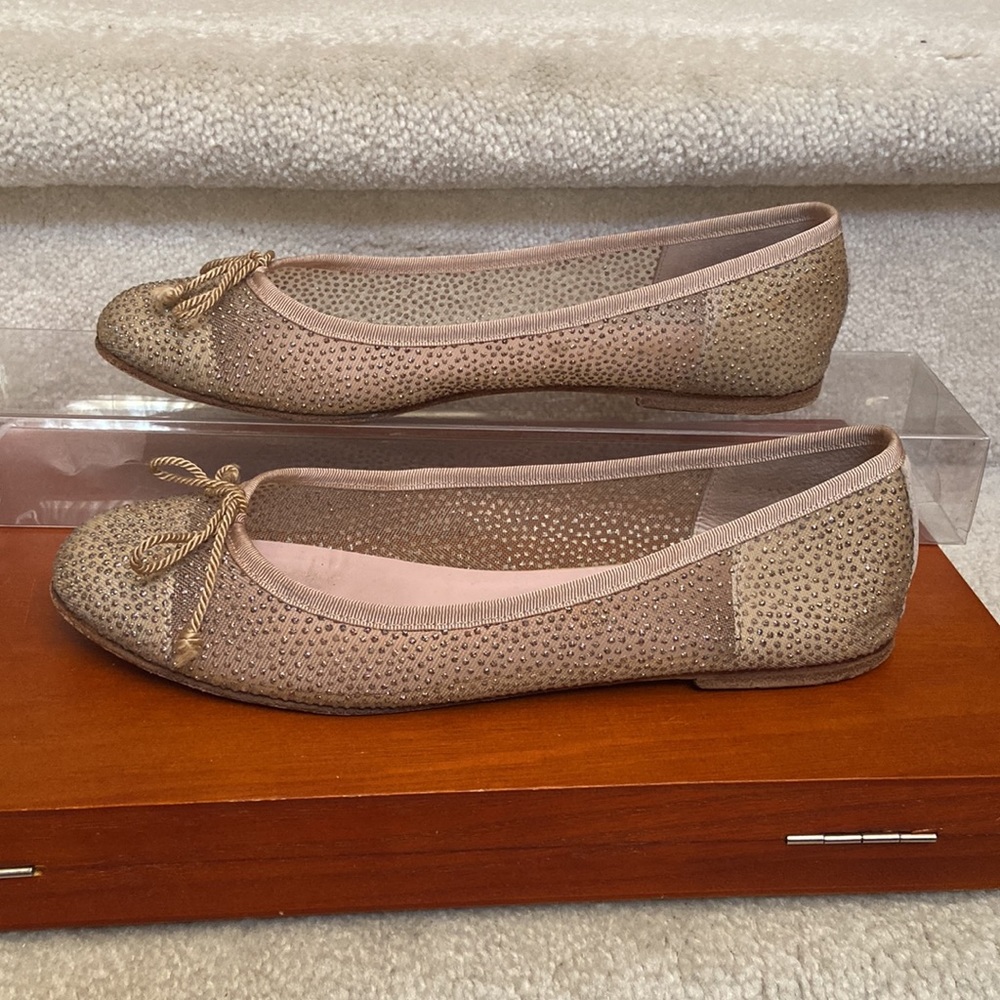 Pretty Ballerinas gold flats / ballerinas